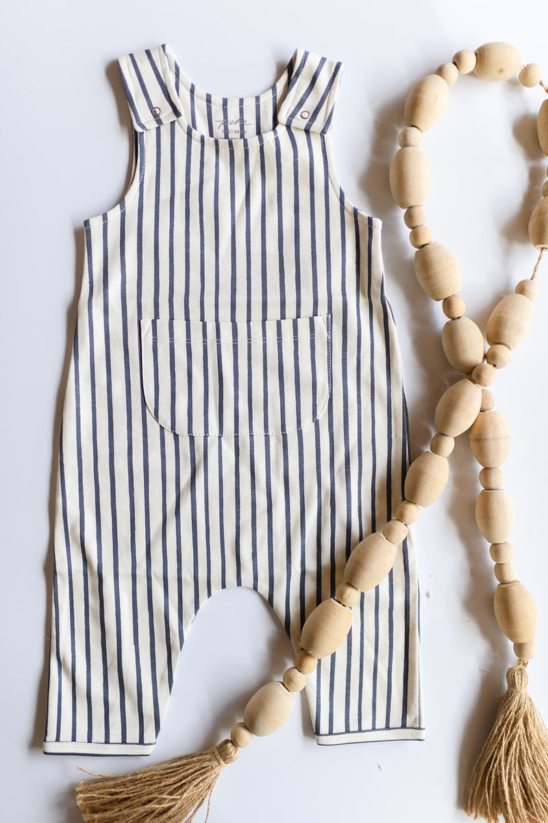 mode, striped overalls