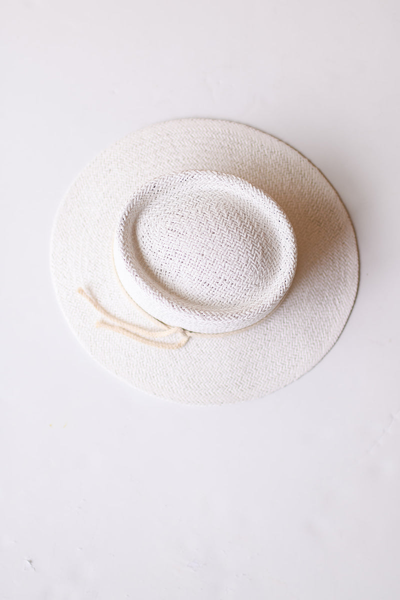 mode, tied with a rope hat