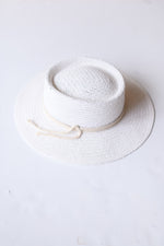 mode, tied with a rope hat