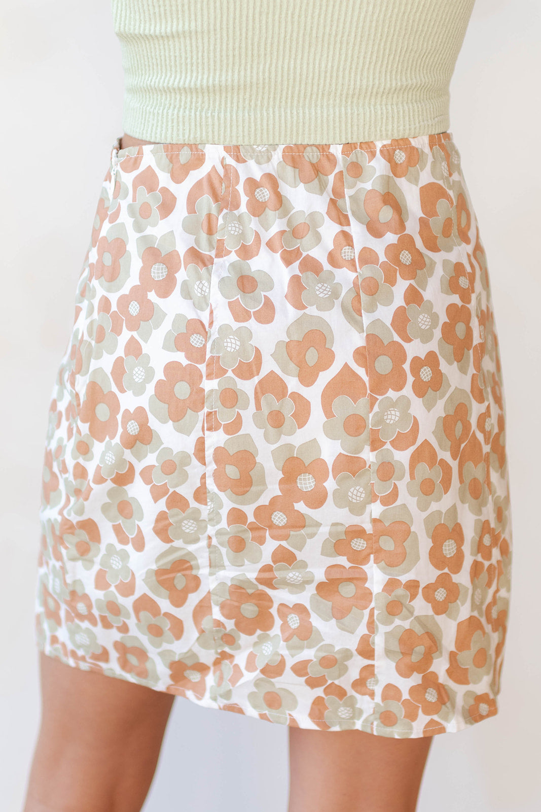 mode, the 70's called mini skirt