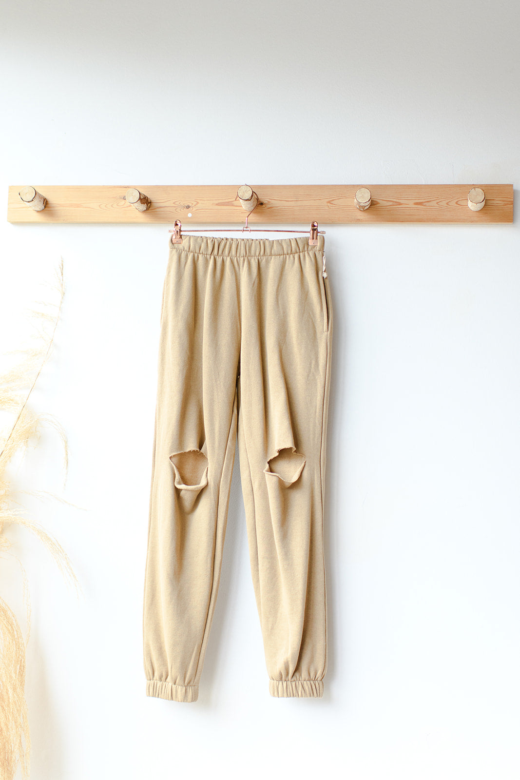 mode, gigi knee cut out joggers