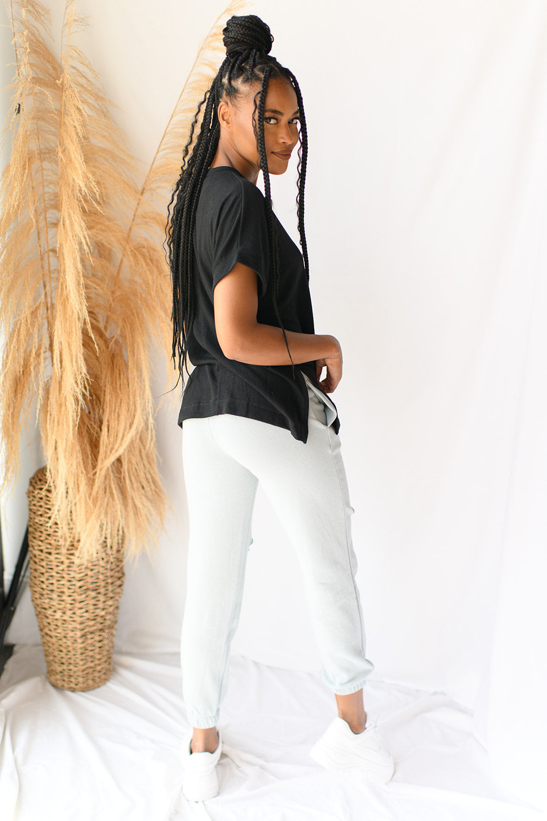 mode, gigi knee cut out joggers