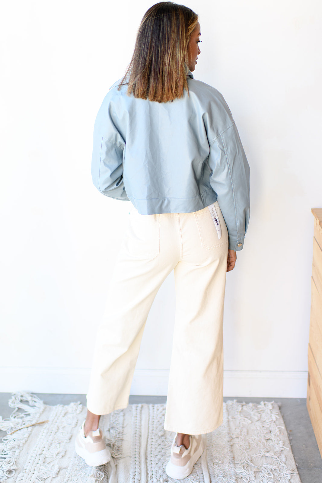 mode, cropped leather jacket