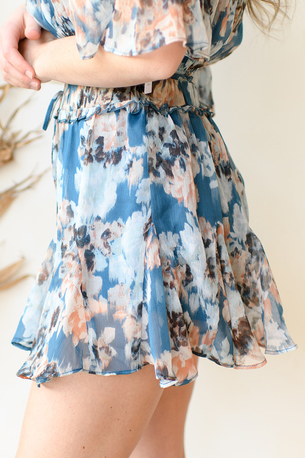 mode, dahlia shorts