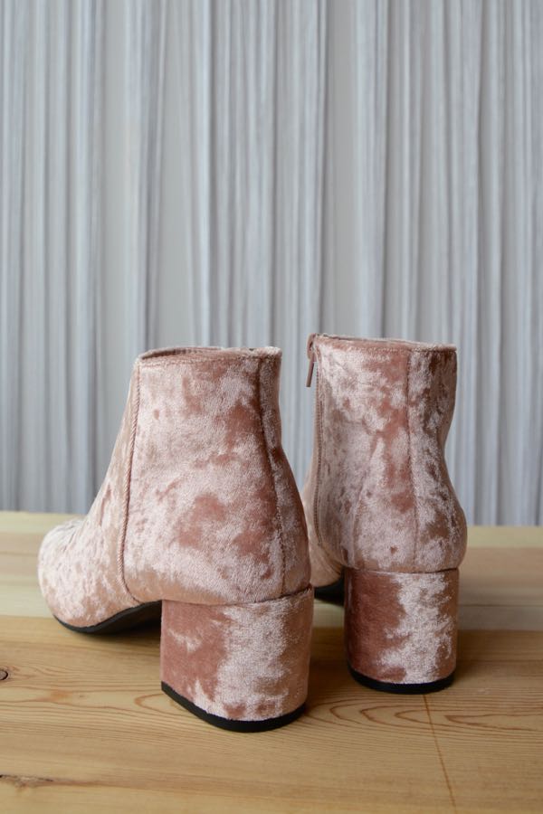 mode, sweetheart velvet bootie
