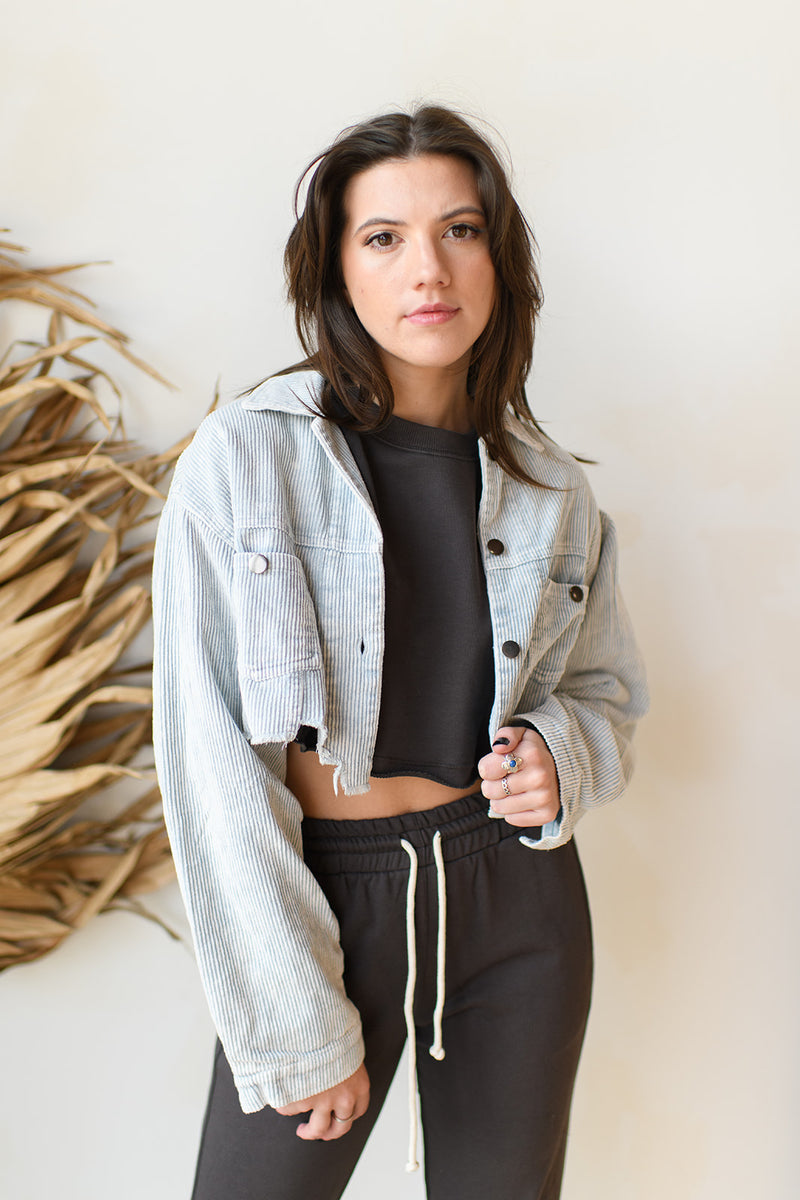 mode, cropped corduroy jacket