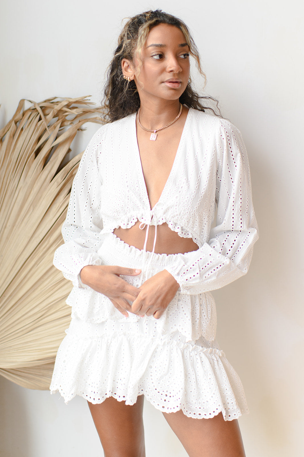mode, lace eyelet ruffle dress