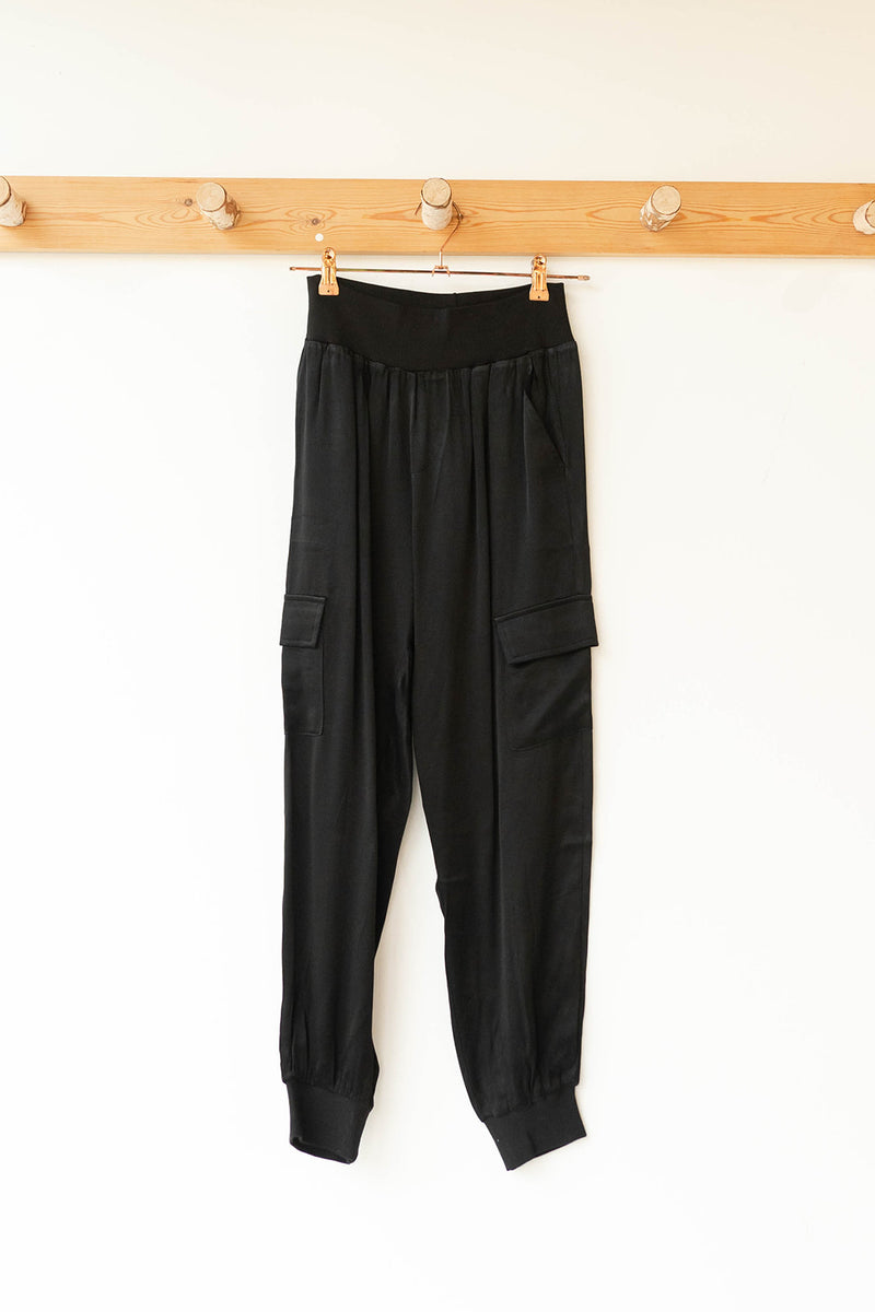 mode, satin shine joggers