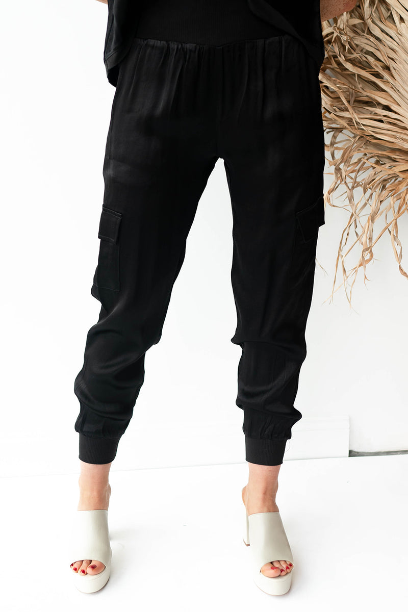 mode, satin shine joggers