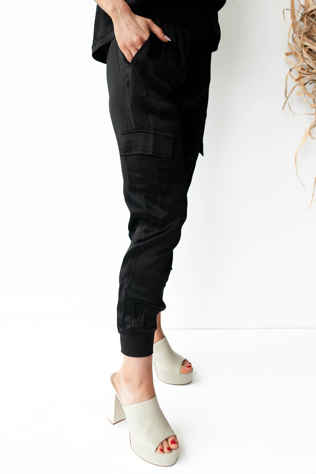 mode, satin shine joggers
