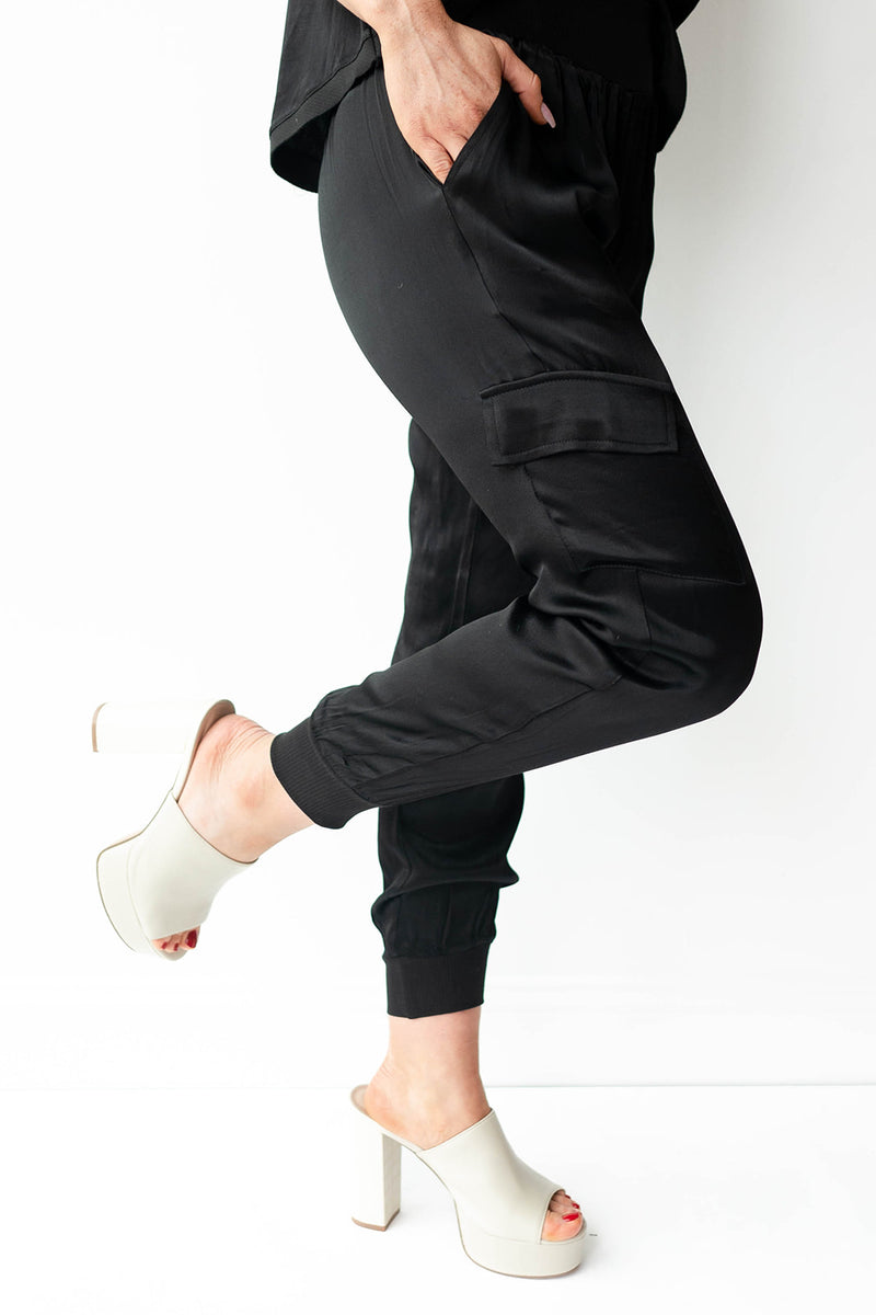 mode, satin shine joggers
