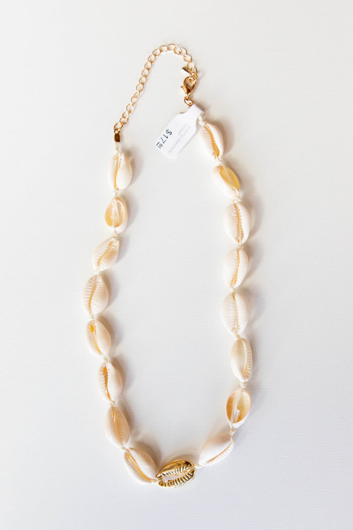 mode, picking seashells choker