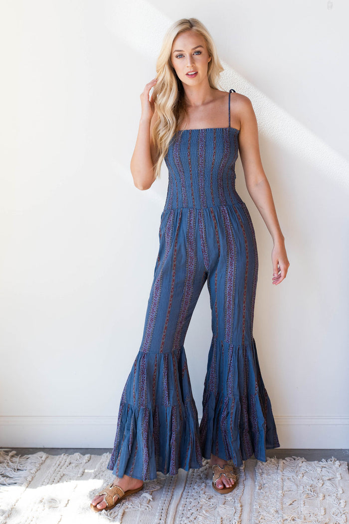 mode, flare out jumpsuit
