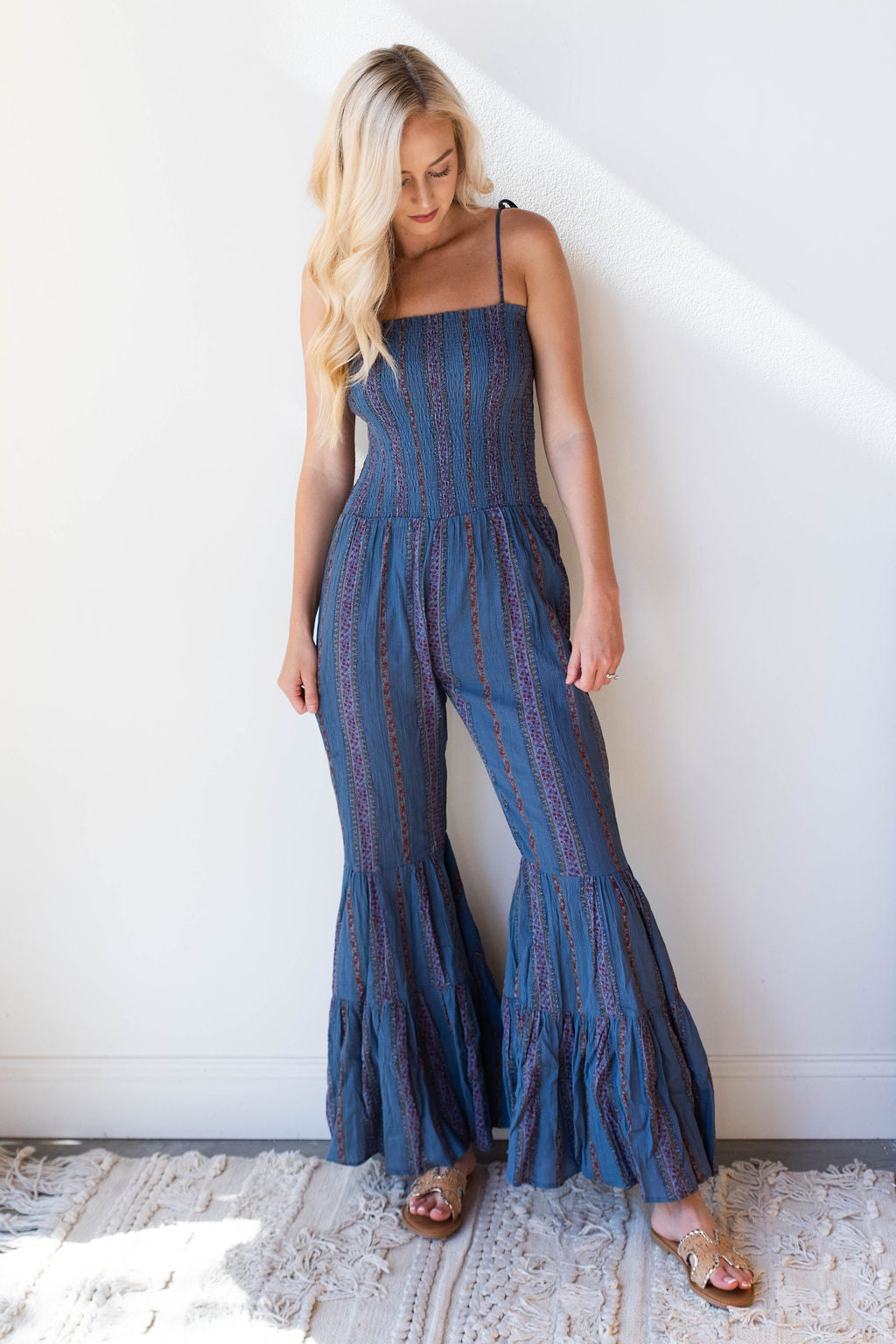mode, flare out jumpsuit