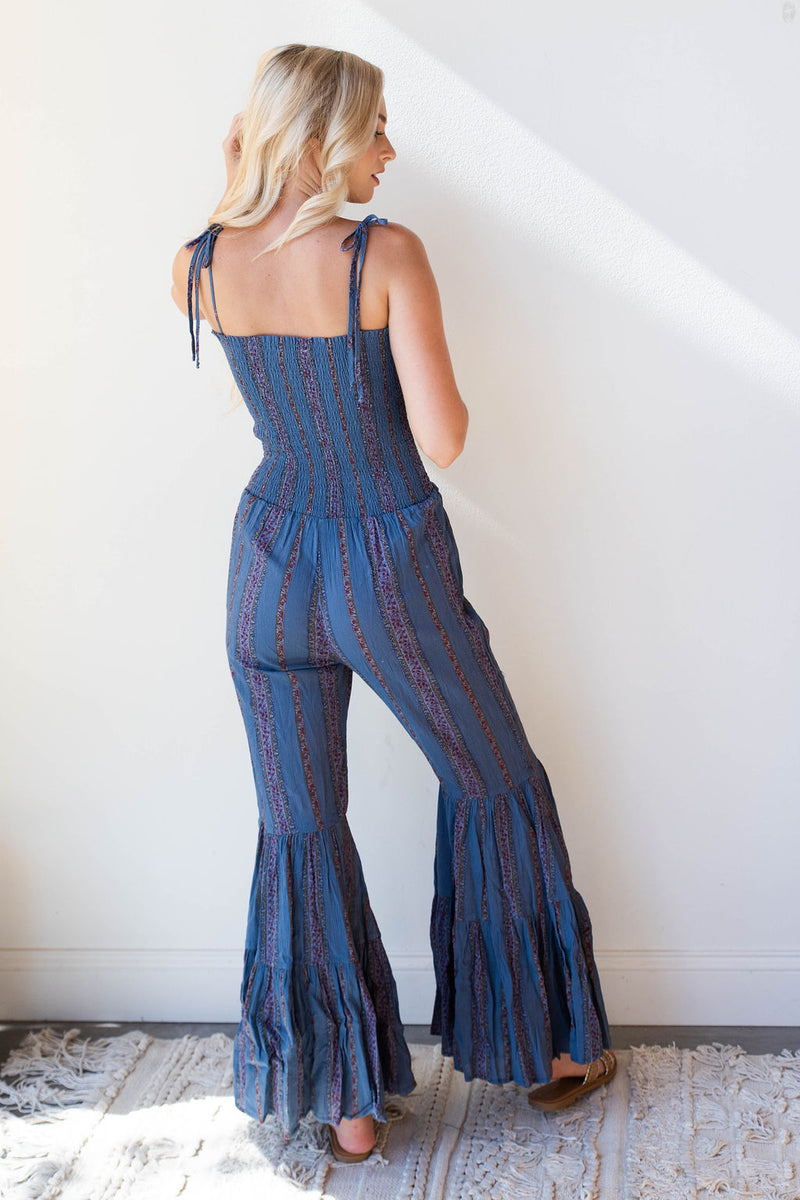 mode, flare out jumpsuit