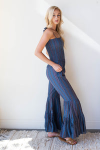 mode, flare out jumpsuit
