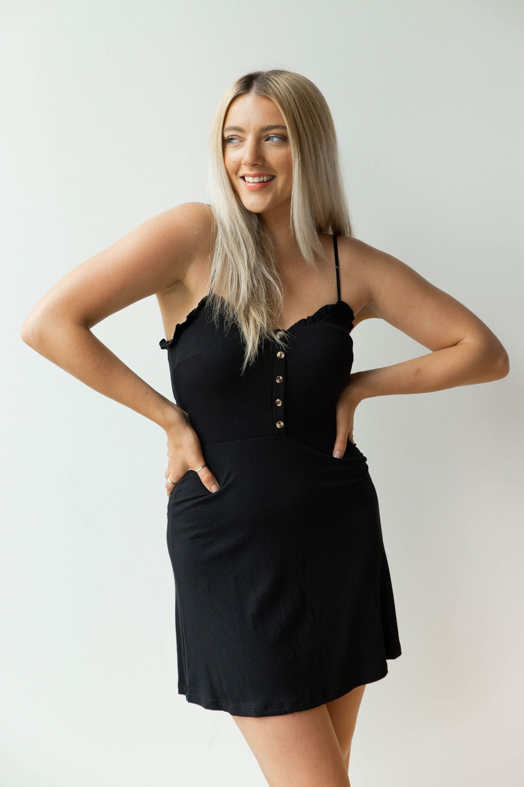 mode, ruffle trim button dress
