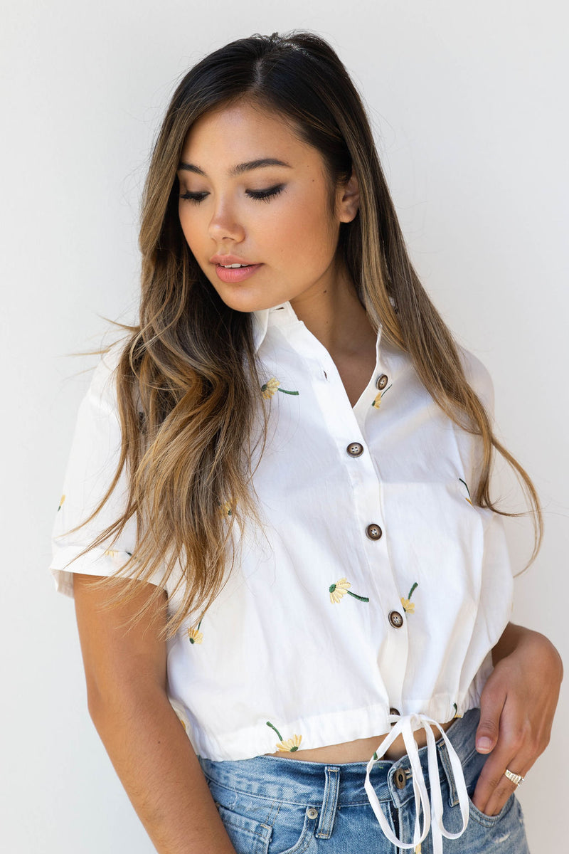 mode, daisies blowing in the wind blouse