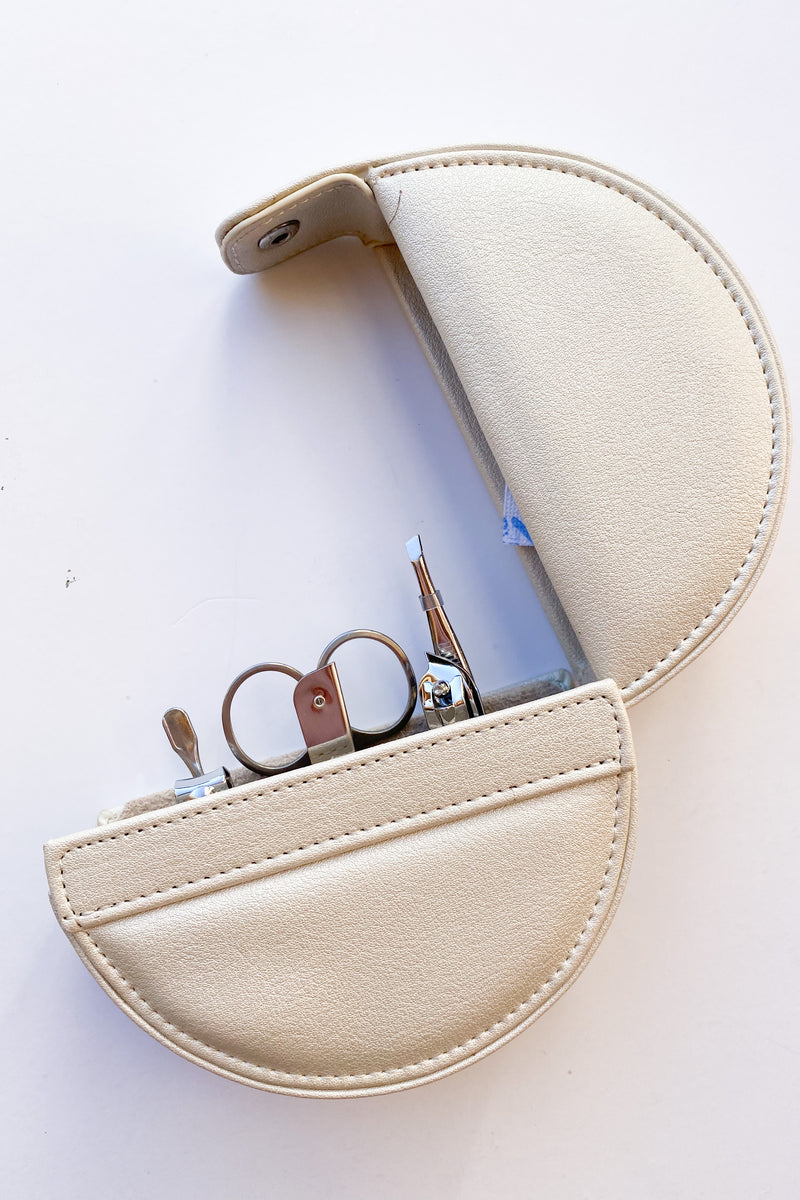 mode, circular manicure set