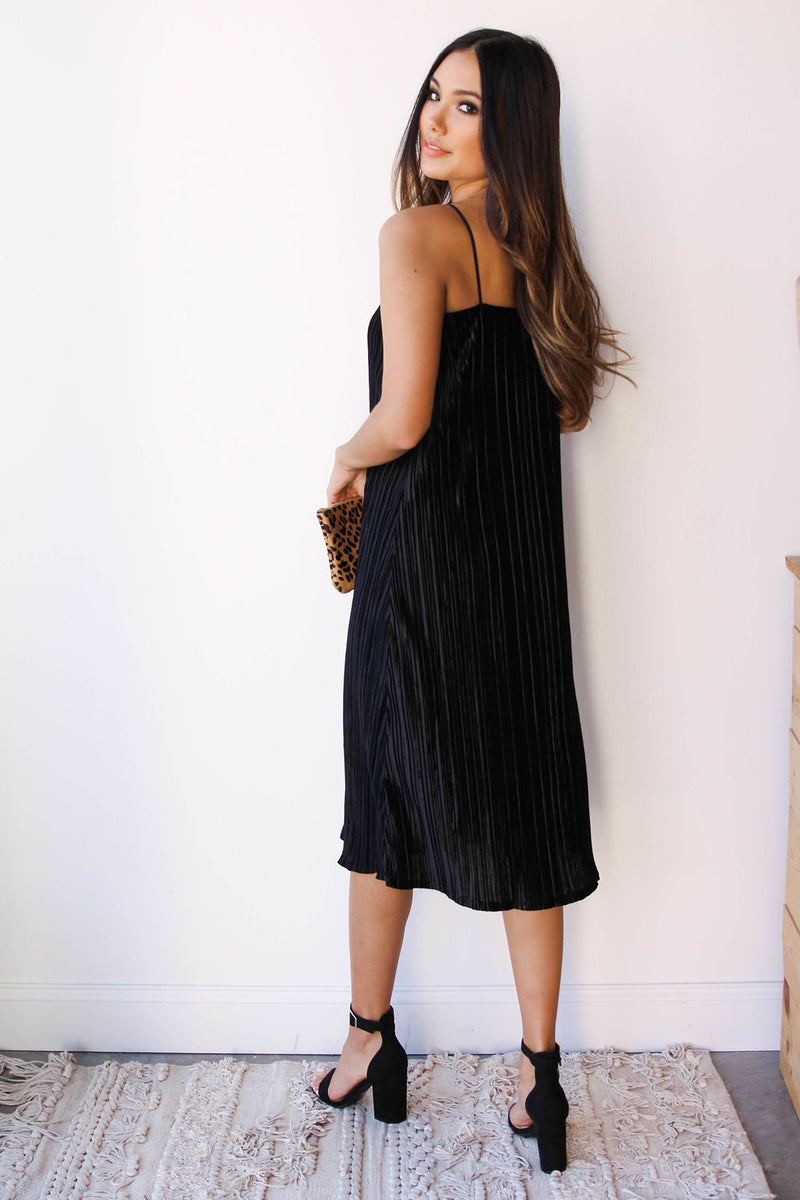 mode, vertical lines midi dress