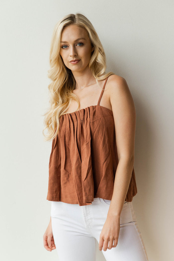 mode, well balanced pleated top