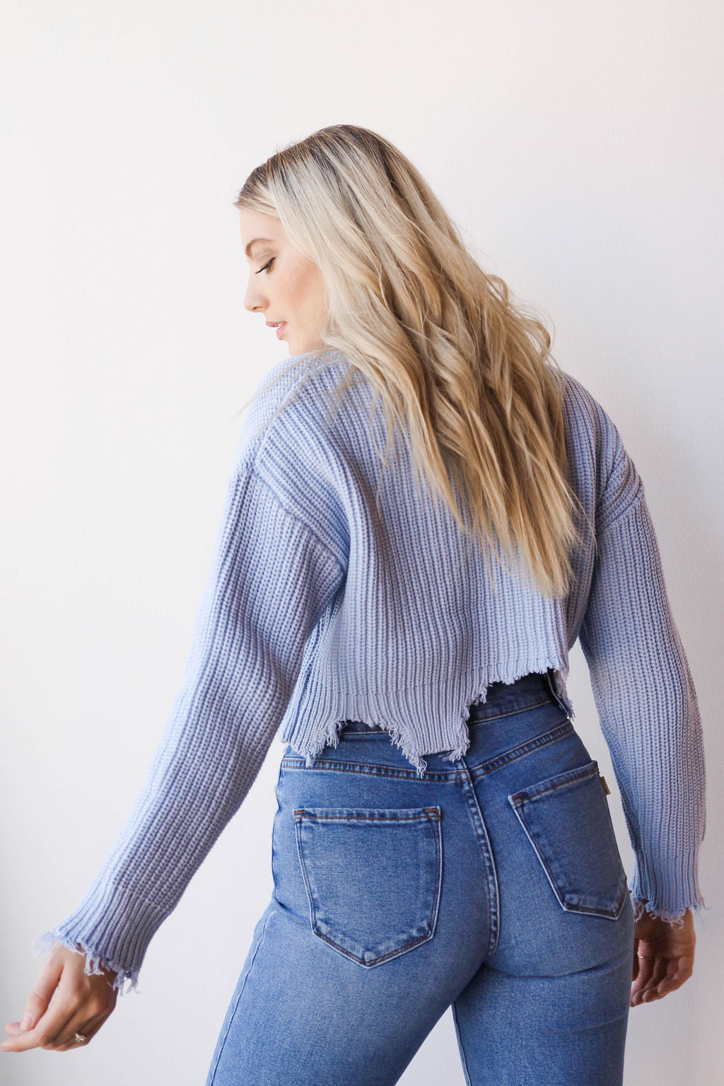 mode, distressed crop sweater
