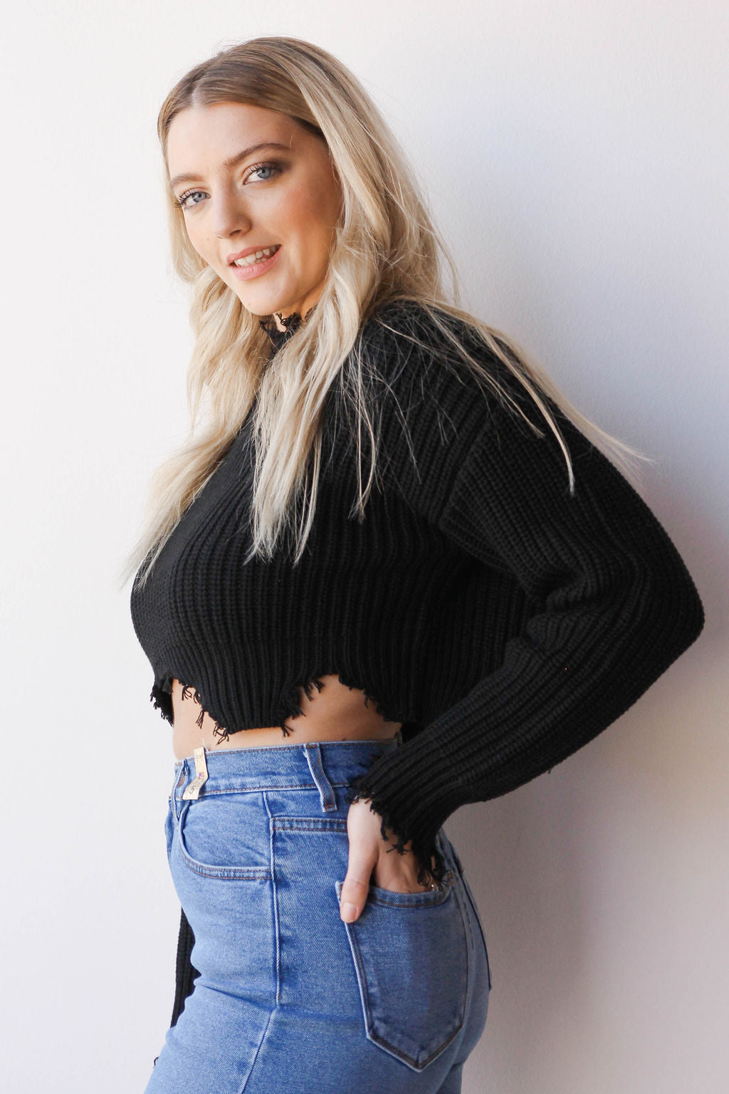 mode, distressed crop sweater