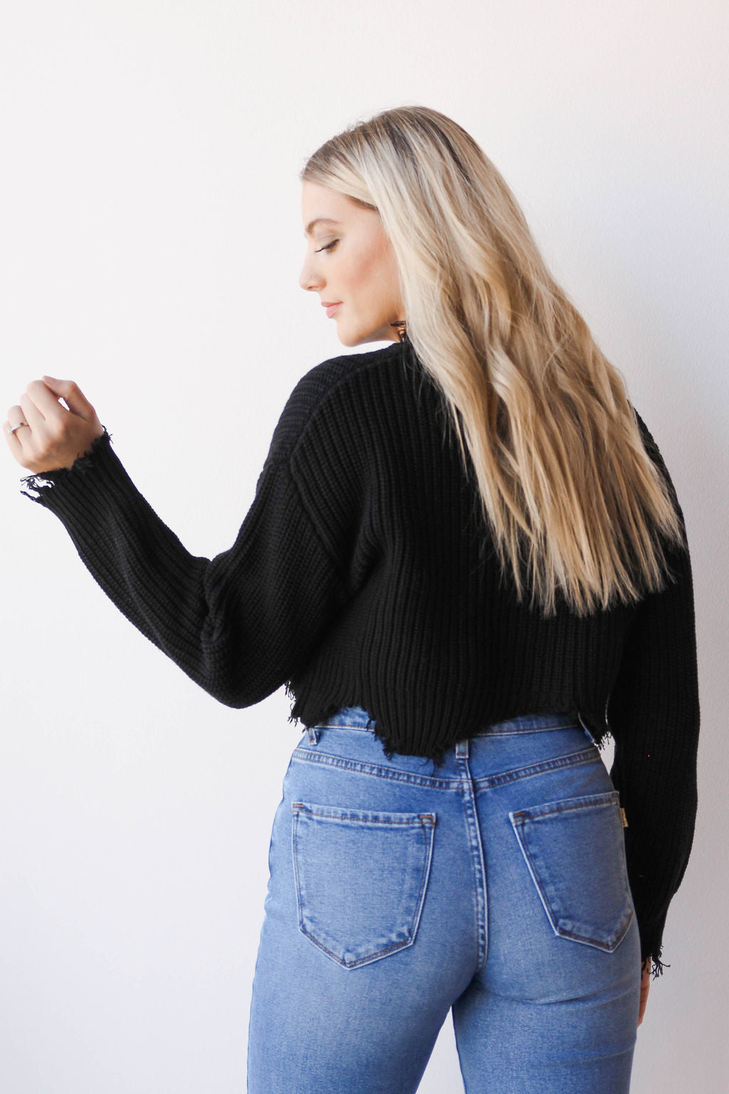 mode, distressed crop sweater
