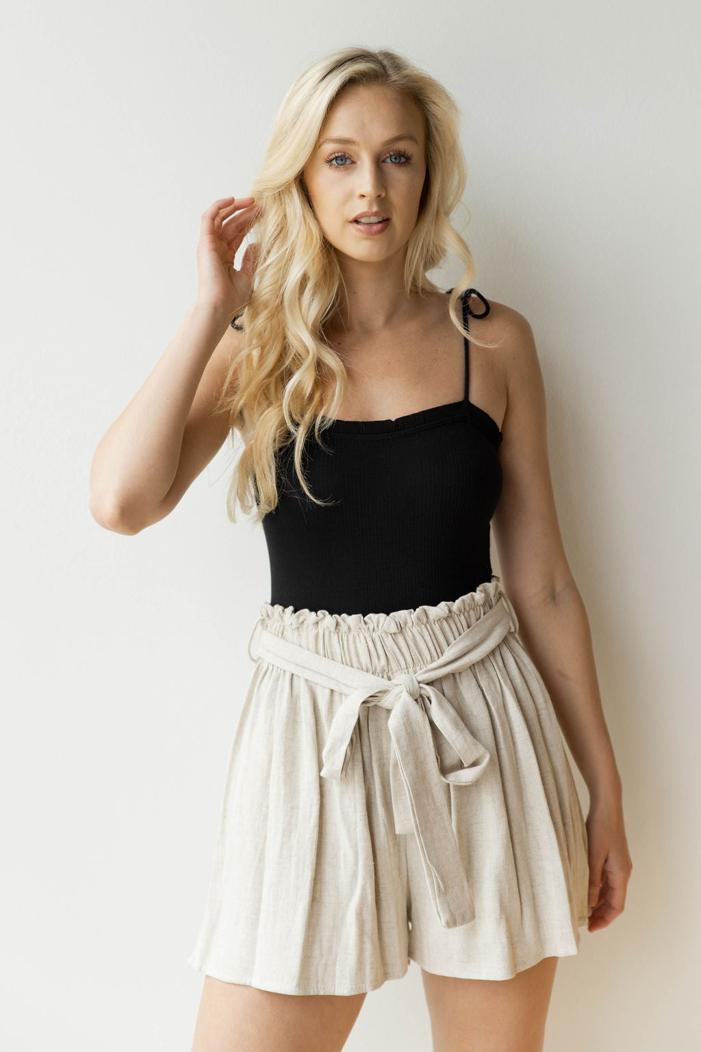 mode, tie waist linen shorts