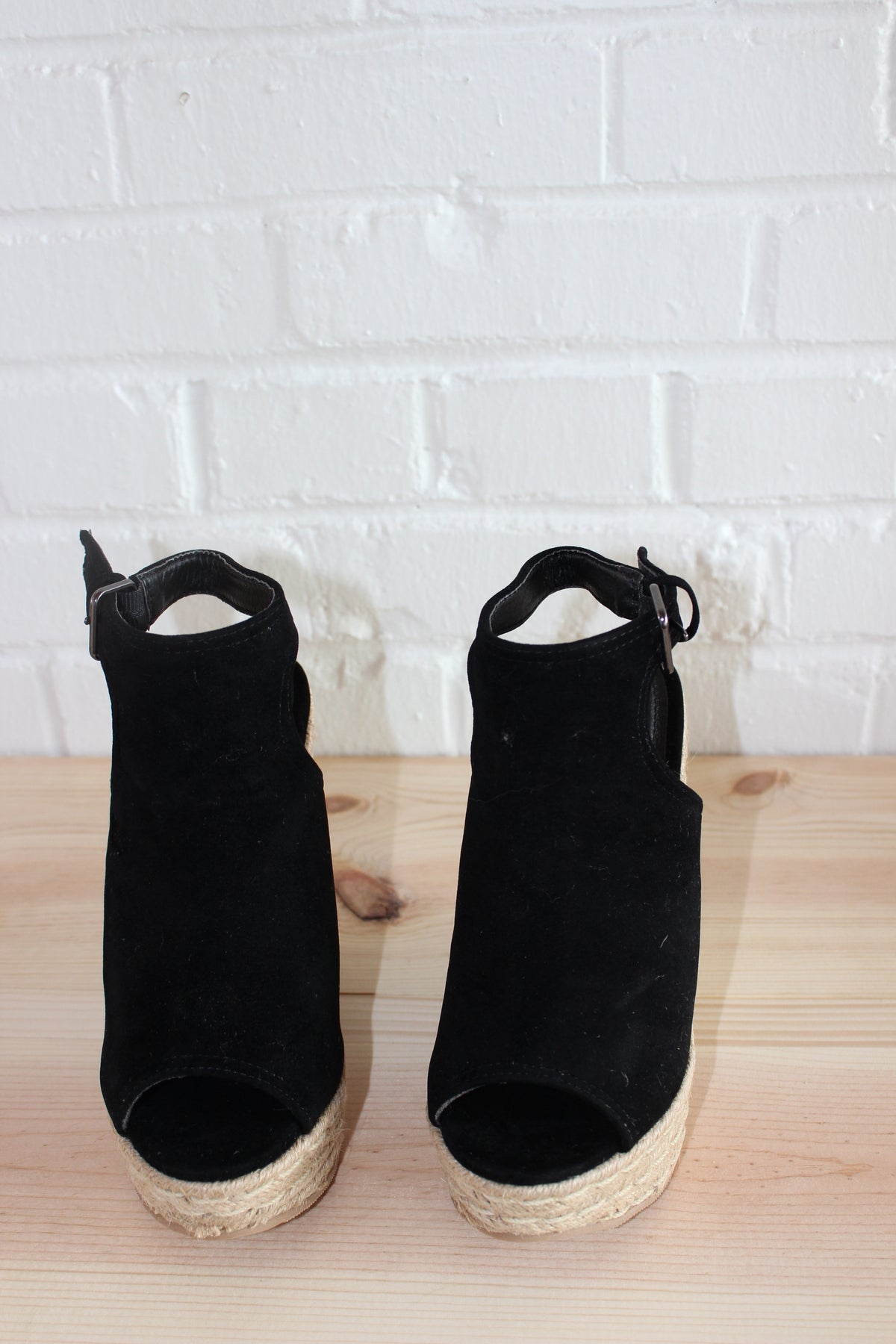mode, open back wedge