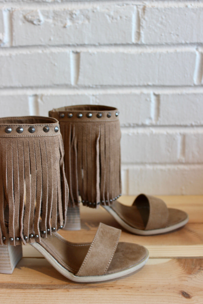 mode, Sienna fringe heel