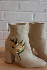 mode, Eva embroidered bootie