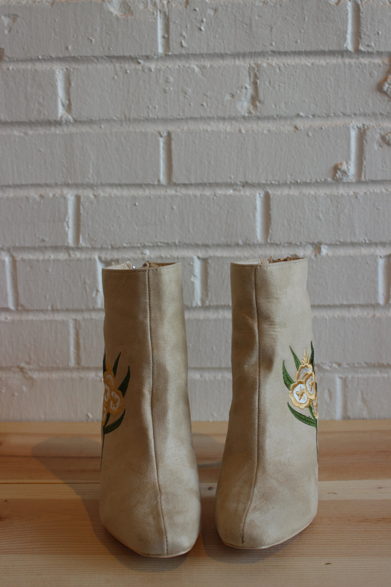 mode, Eva embroidered bootie