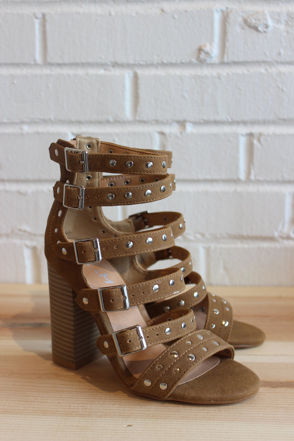 mode, Gladiate studded heel