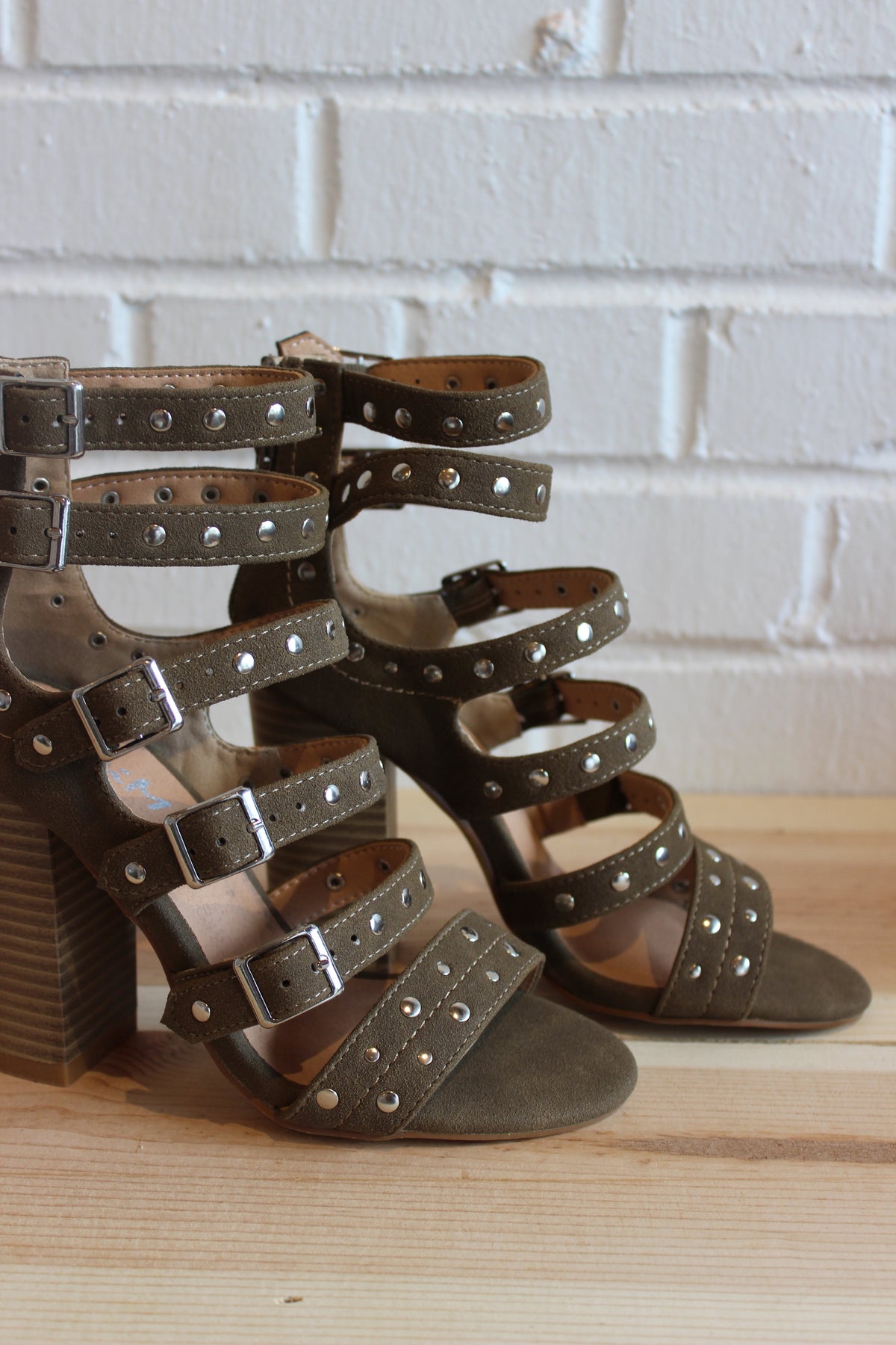 mode, Gladiate studded heel