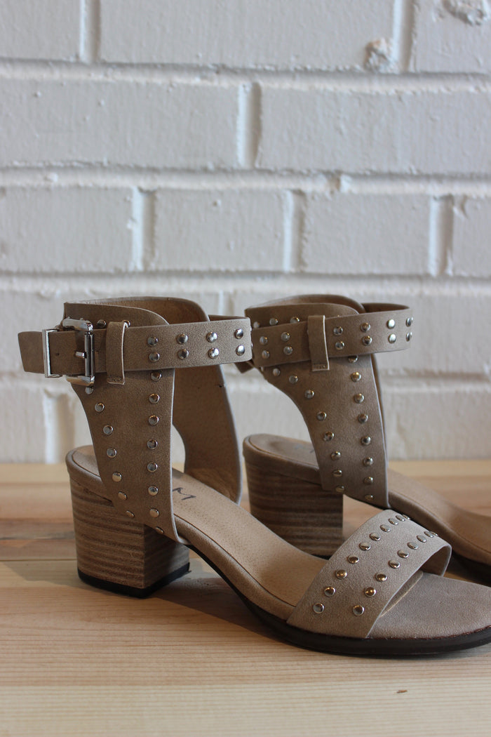 mode, Jessie studded sandal