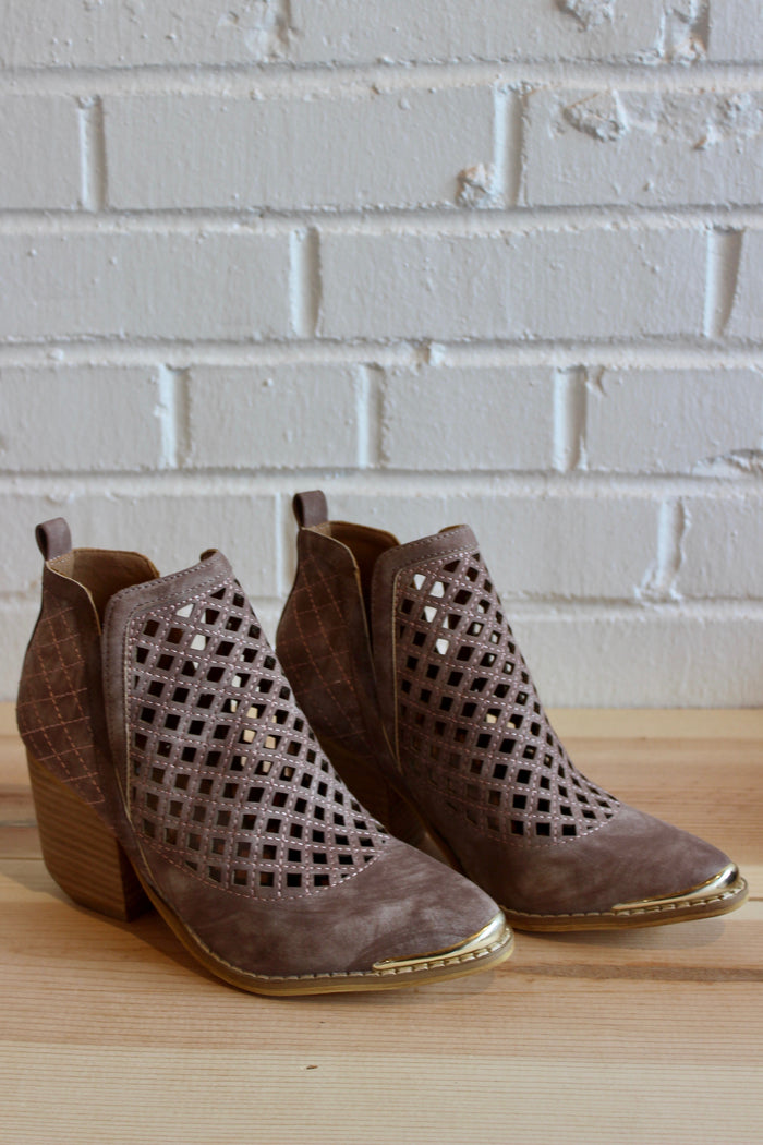 mode, heel click perforated bootie