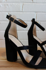 mode, velveteen straps heel