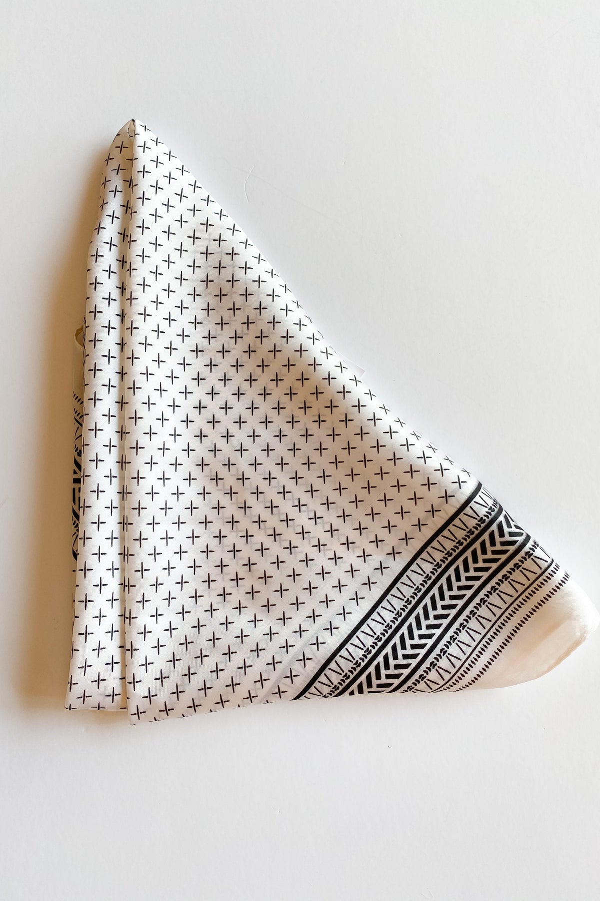 mode, line dash scarf