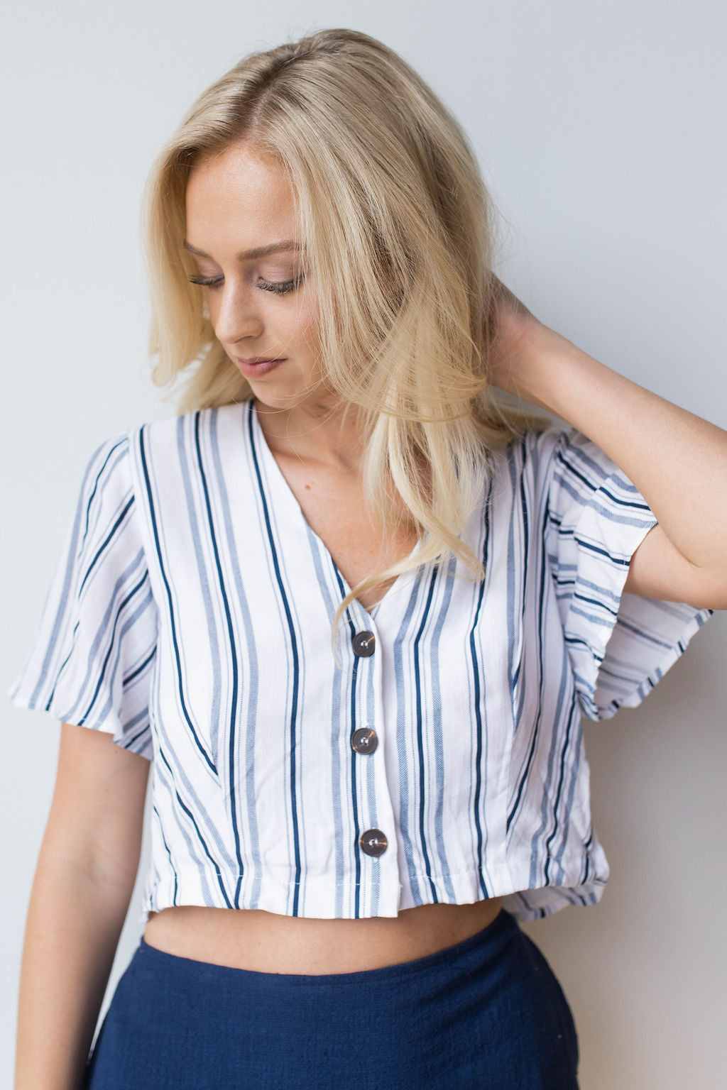 mode, tie back woven top