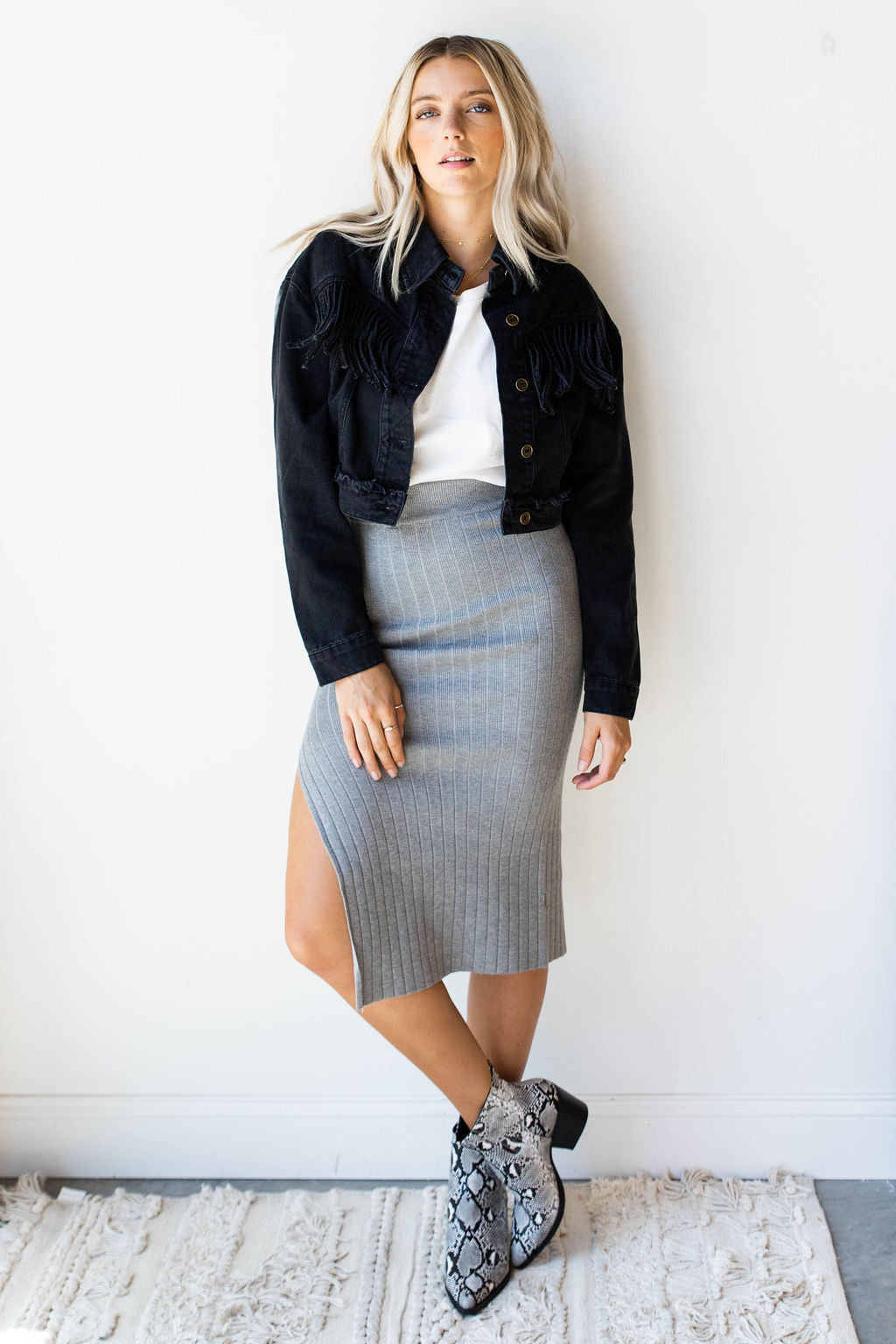 mode, strutting knit midi skirt