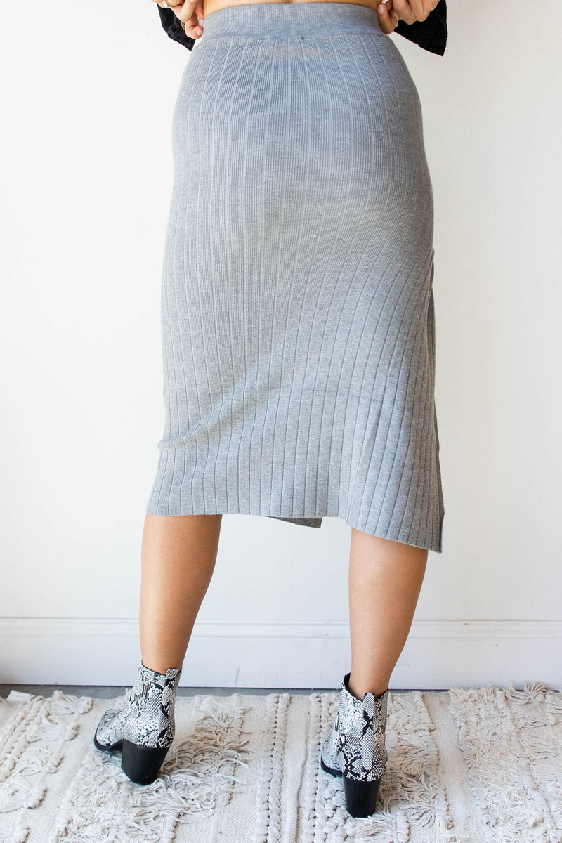 mode, strutting knit midi skirt