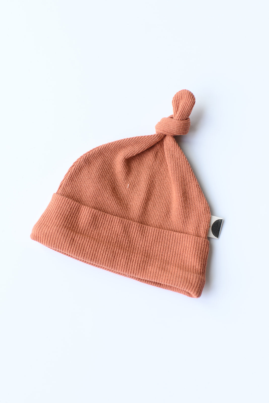 mode, terracotta beanie