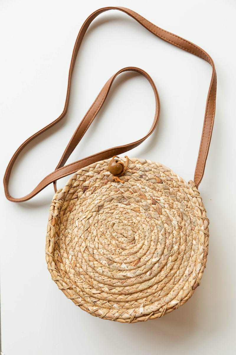 mode, woven roundie bag