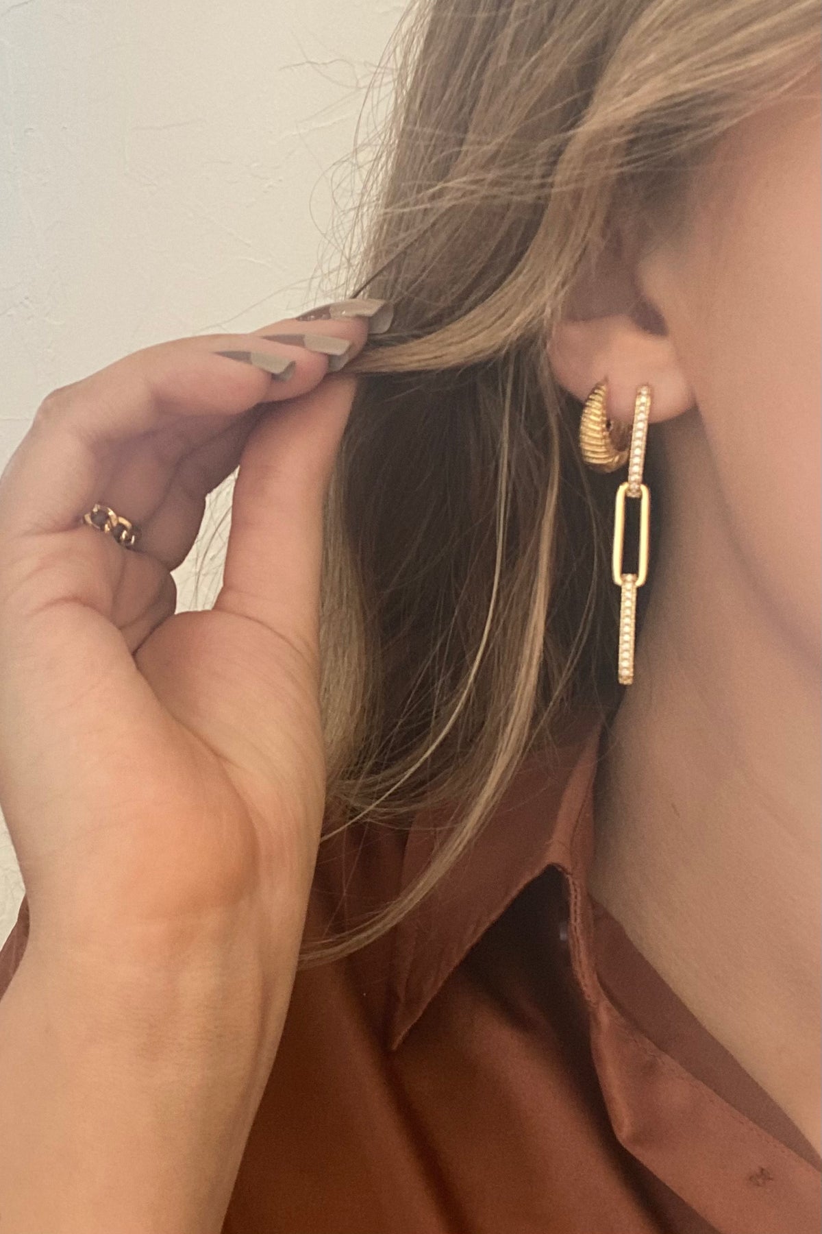 mode, eliza drop earrings