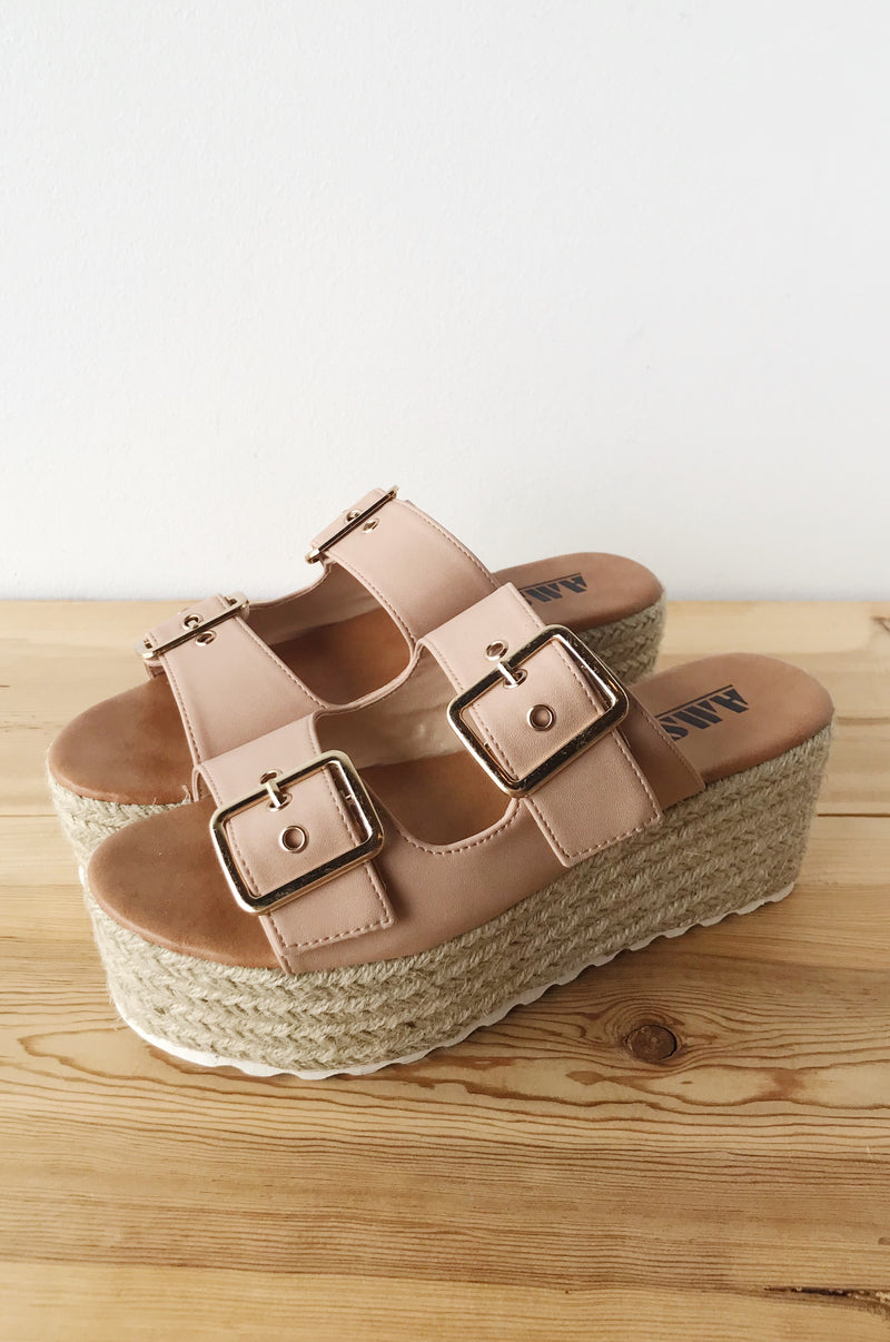 mode, fearless platform sandal