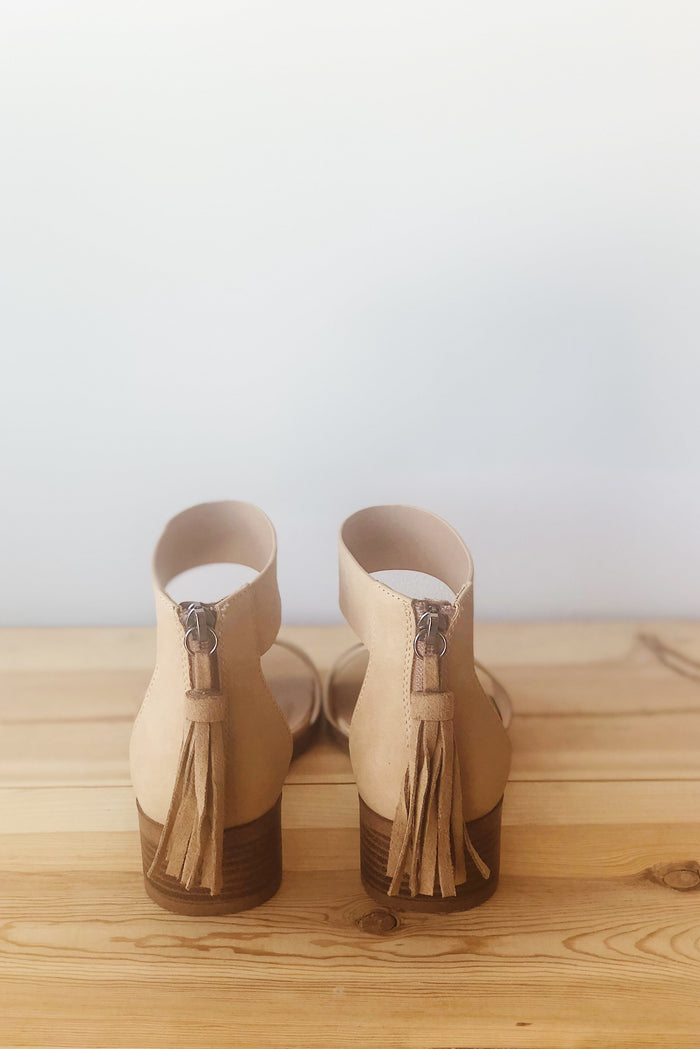 mode, motivation tassel heel