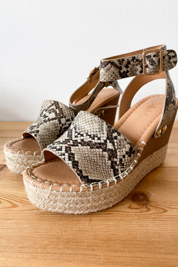 mode, perfect peace wedge