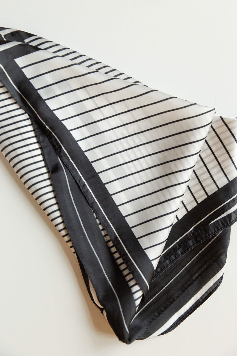 mode, classic blk/wht stripe scarf