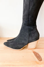 mode, the tall arisa boot
